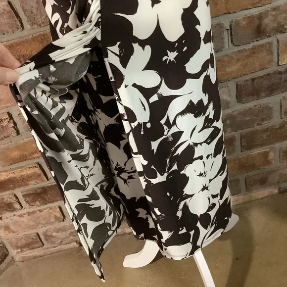 LAUREN RALPH LAUREN V-Neck Sleeveless Dark Brown/White Floral Dress - Picture 6 of 10